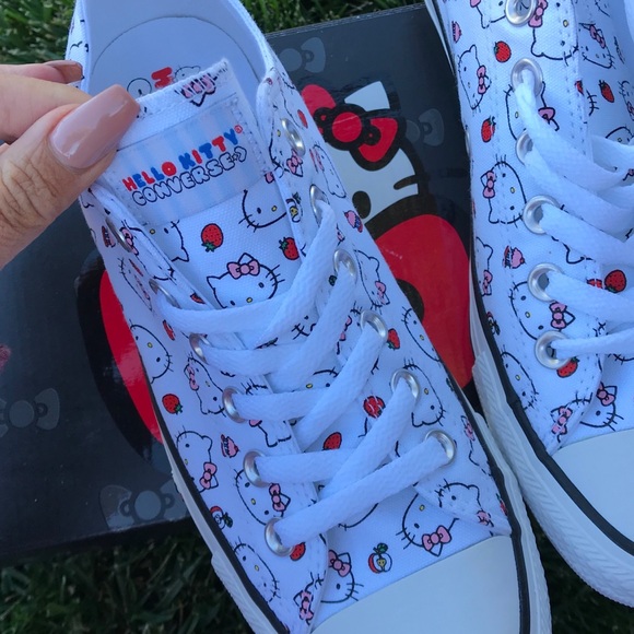 NWB ❤️ CONVERSE x HELLO KITTY ALLSTAR LOWTOP - Picture 2 of 8